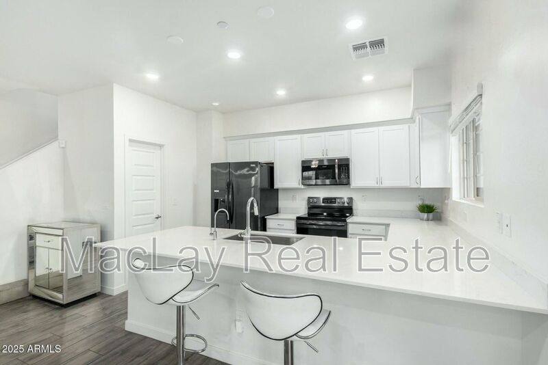 Townhouse for rent at 1918 E Bridgeport Parkway #102, Gilbert, AZ 85295