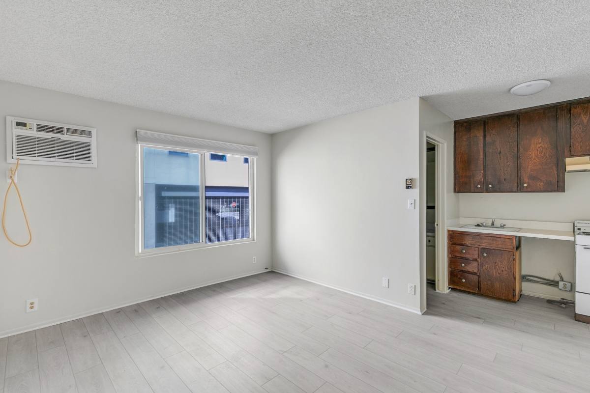 Apartment for rent at 1811 Parnell Ave #10, Los Angeles, CA 90025