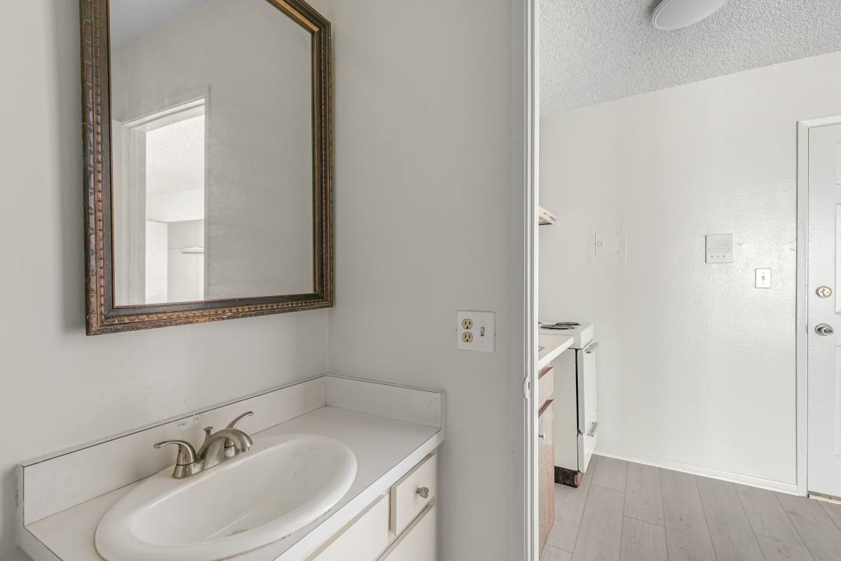 Apartment for rent at 1811 Parnell Ave #10, Los Angeles, CA 90025