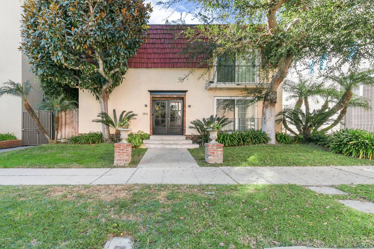 Apartment for rent at 1811 Parnell Ave #10, Los Angeles, CA 90025