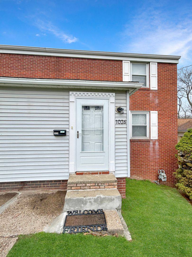 Apartment for rent at 1026 & 1028 Fleming St, Coraopolis, PA 15108