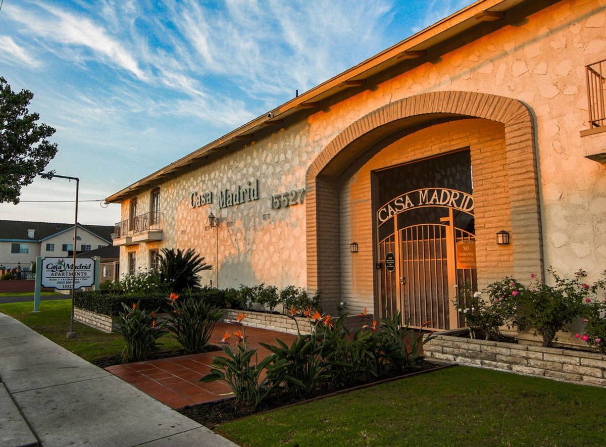 Apartment for rent at 15527 Woodruff Ave, Bellflower, CA 90706