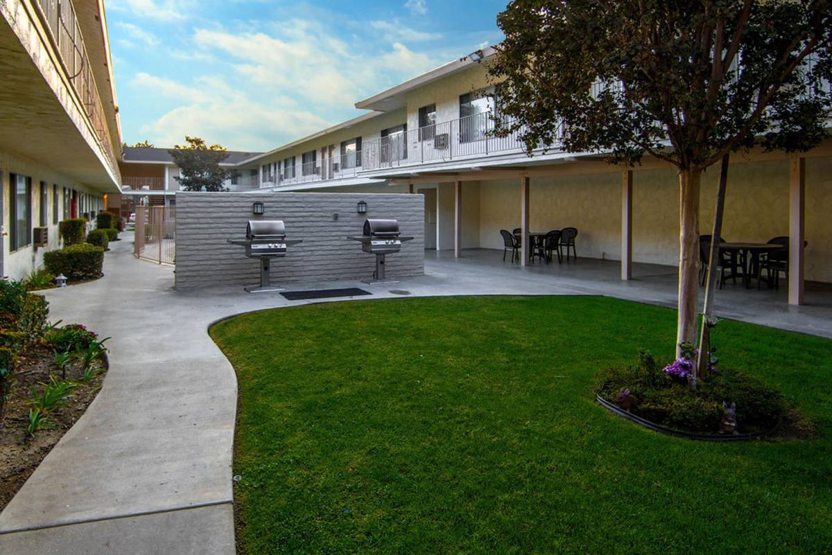 Apartment for rent at 15527 Woodruff Ave, Bellflower, CA 90706