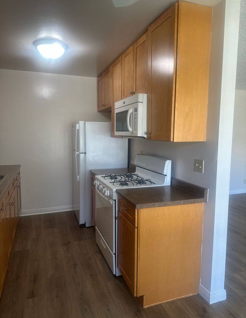 Apartment for rent at 15527 Woodruff Ave, Bellflower, CA 90706
