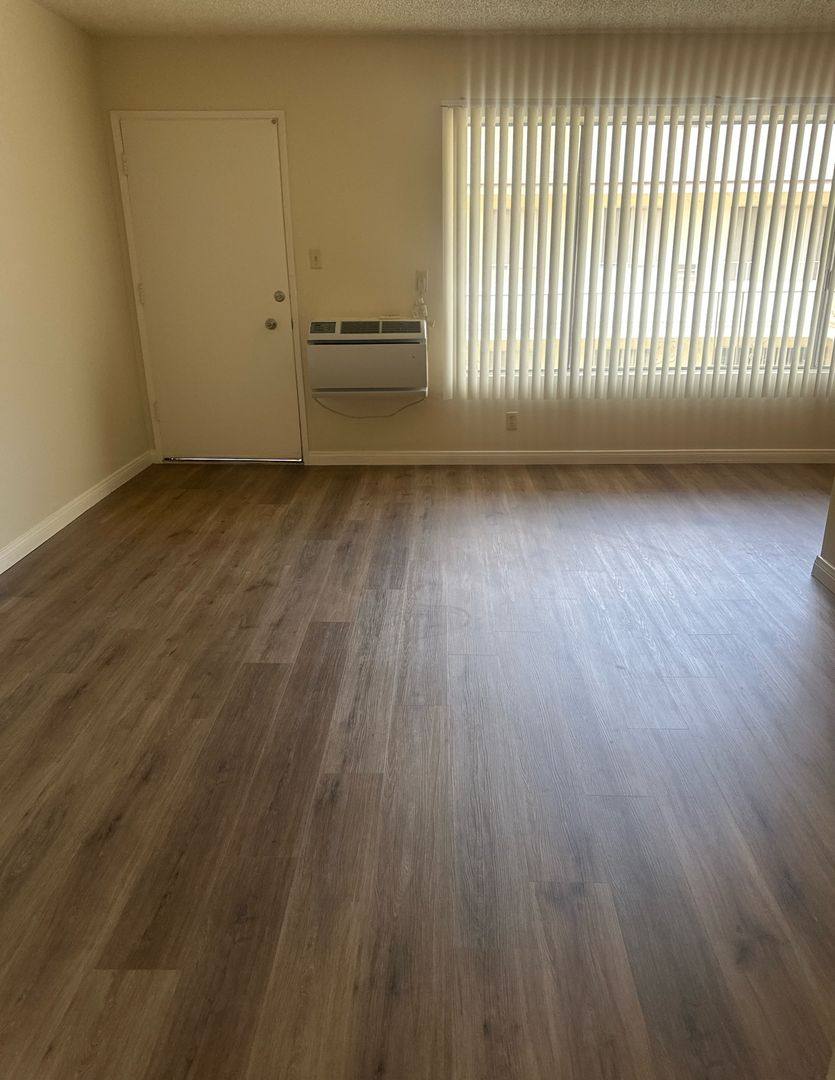Apartment for rent at 15527 Woodruff Ave, Bellflower, CA 90706