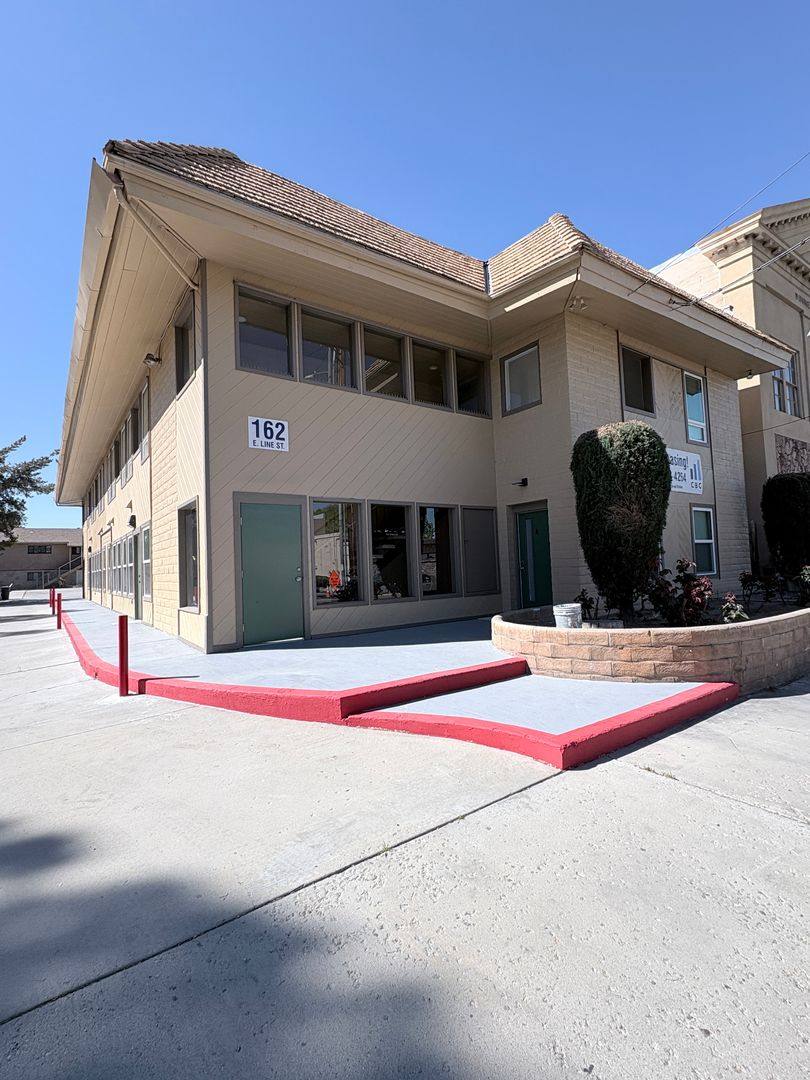 Apartment for rent at 162 E Line St Apts, Bishop, CA 93514