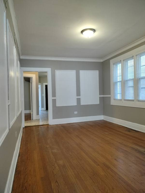 Apartment for rent at 7729 S Essex Ave #2, Chicago, IL 60649