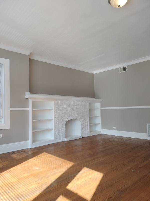 Apartment for rent at 7729 S Essex Ave #2, Chicago, IL 60649