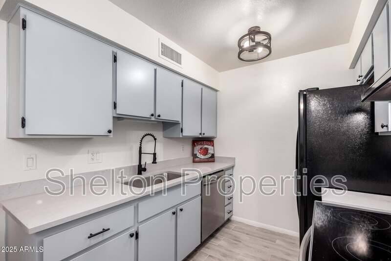 Townhouse for rent at 8131 N 107th Ave #82, Peoria, AZ 85345