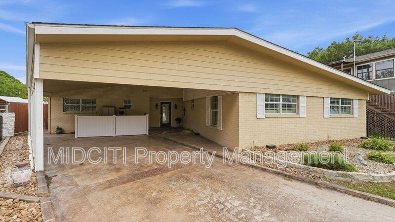 House for rent at 156 Trelawney St, McQueeney, TX 78123