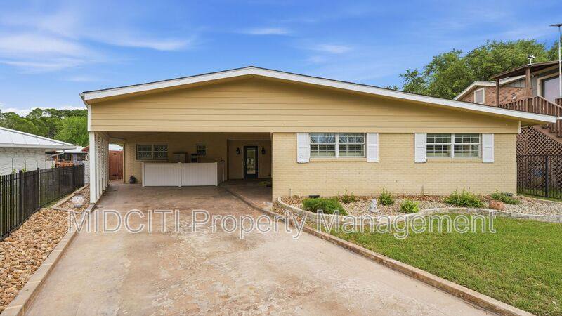 House for rent at 156 Trelawney St, McQueeney, TX 78123