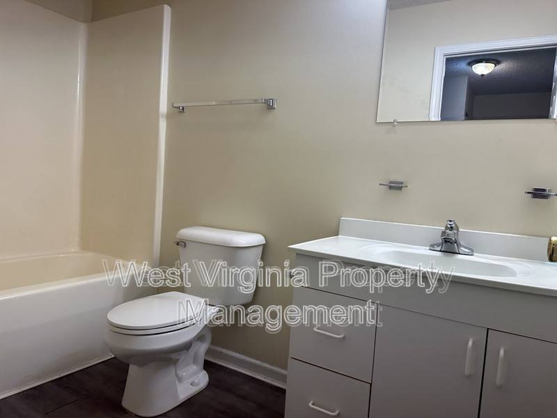 Apartment for rent at 104 N8th St #302, Princeton, WV 24740