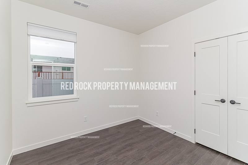 Apartment for rent at 610 S Crescent Lane, Greenacres, WA 99016