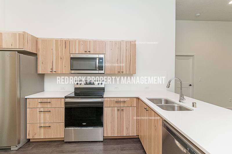 Apartment for rent at 610 S Crescent Lane, Greenacres, WA 99016