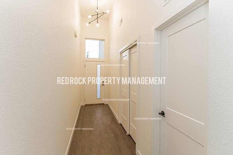 Apartment for rent at 610 S Crescent Lane, Greenacres, WA 99016