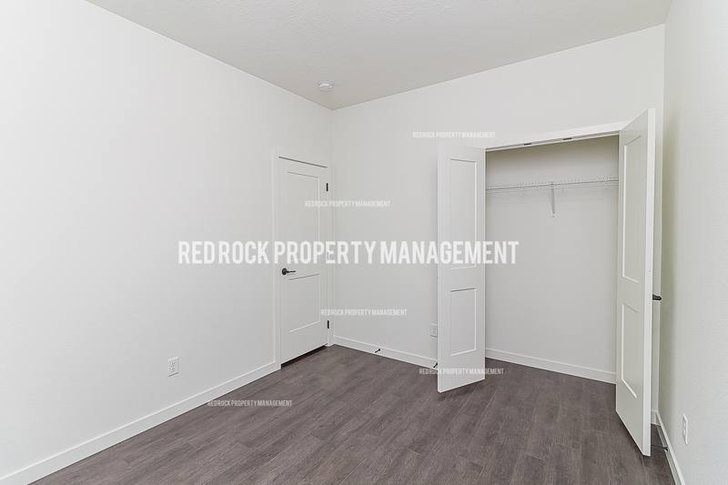 Apartment for rent at 610 S Crescent Lane, Greenacres, WA 99016