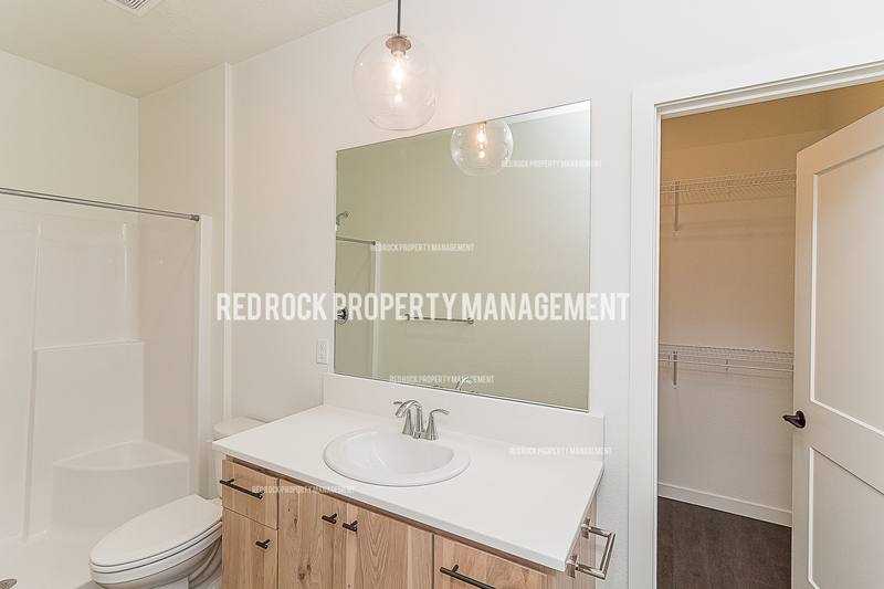 Apartment for rent at 610 S Crescent Lane, Greenacres, WA 99016