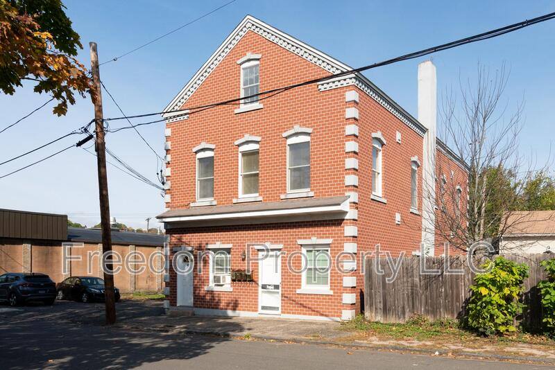 Apartment for rent at 27 Railroad Ave #SOUTHINGTON1ST, Southington, CT 06489