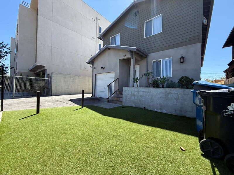 Apartment for rent at 114 W 50th St, Los Angeles, CA 90037