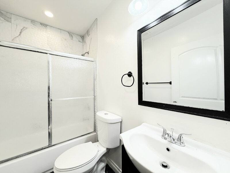 Apartment for rent at 114 W 50th St, Los Angeles, CA 90037