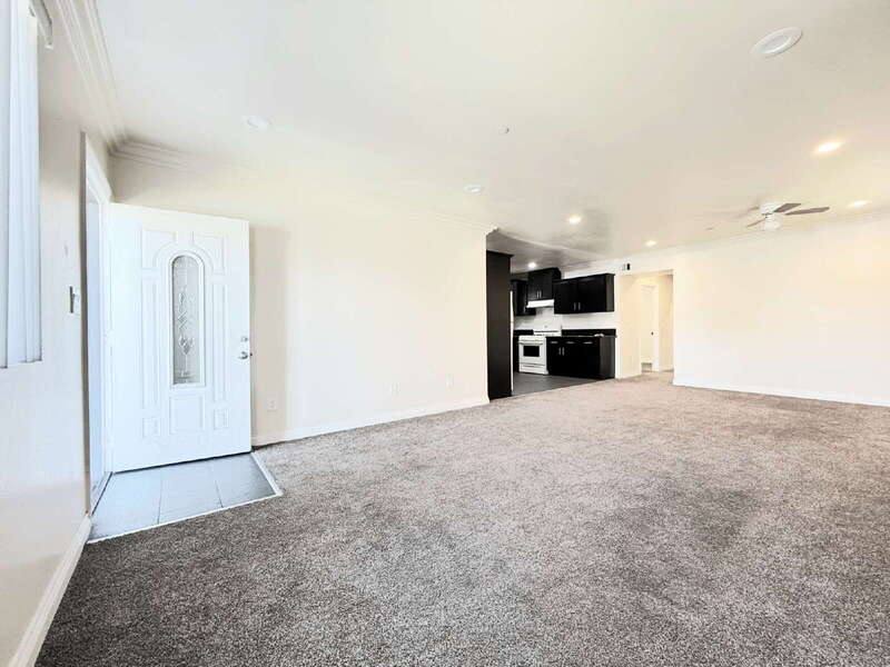 Apartment for rent at 114 W 50th St, Los Angeles, CA 90037