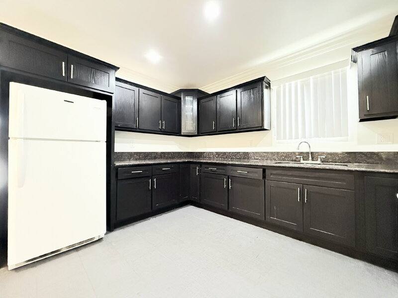 Apartment for rent at 114 W 50th St, Los Angeles, CA 90037