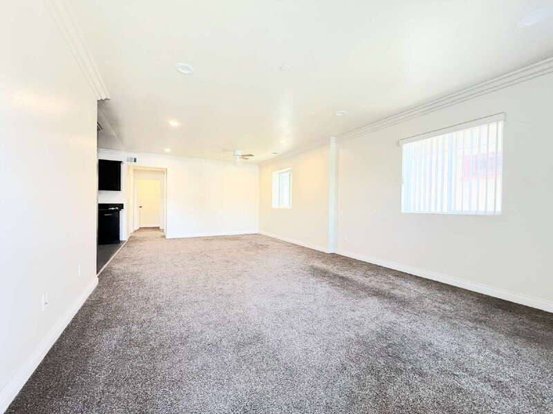 Apartment for rent at 114 W 50th St, Los Angeles, CA 90037