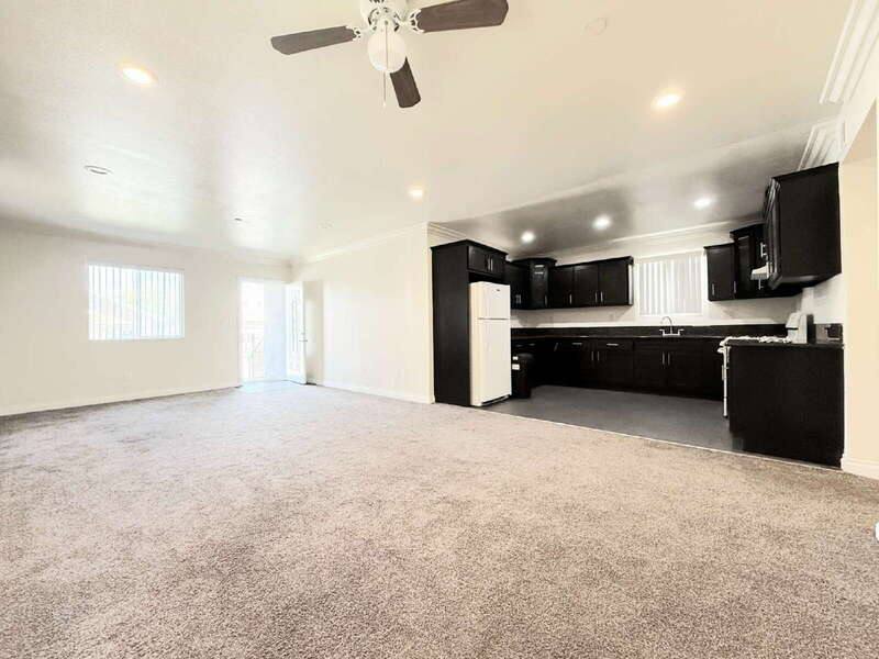 Apartment for rent at 114 W 50th St, Los Angeles, CA 90037
