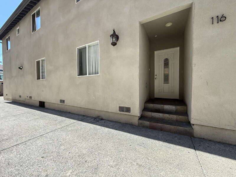 Apartment for rent at 116 W 50th St, Los Angeles, CA 90037