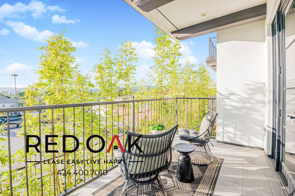 Condo for rent at 1333 S Orange Grove Ave #413, Los Angeles, CA 90019