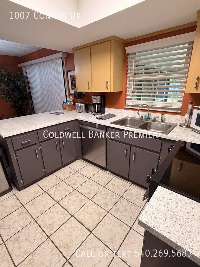 House for rent at 1007 Conrad Dr, New Smyrna Beach, FL 32168