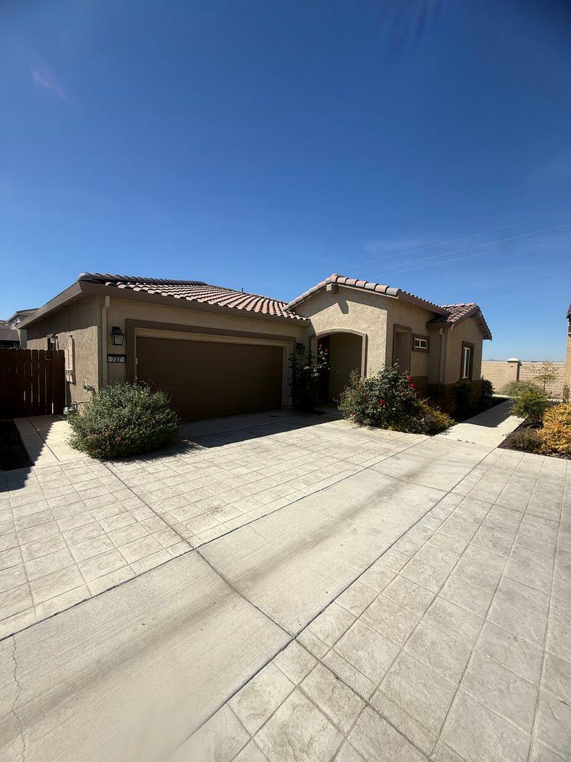 House for rent at 737 Betten St, Los Banos, CA 93635