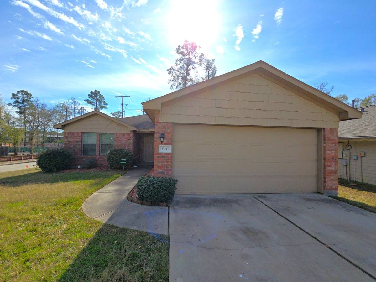 House for rent at 810 Lightning Bug, Conroe, TX 77301