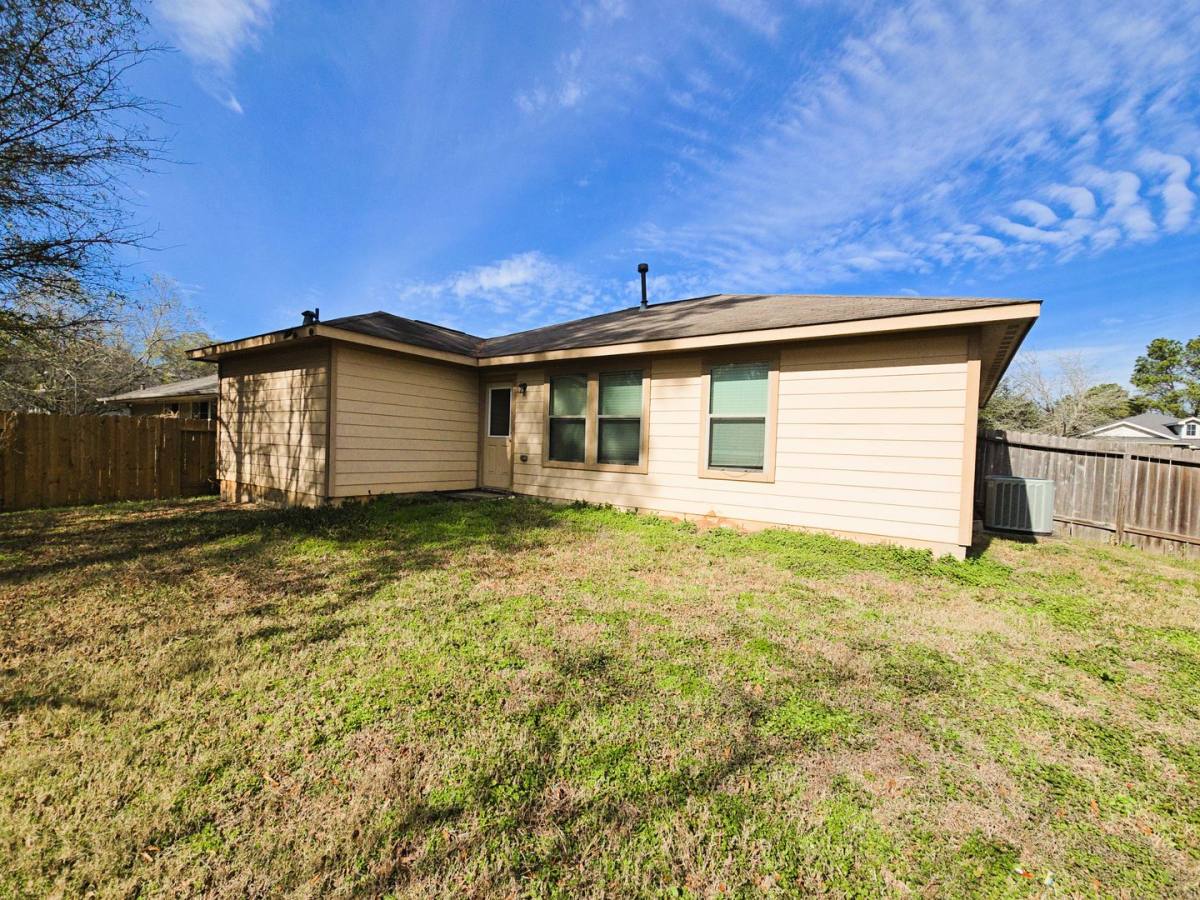House for rent at 810 Lightning Bug, Conroe, TX 77301