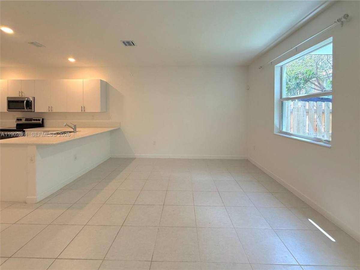 Townhouse for rent at 1060 SE 26th Terrace, Homestead, FL 33035