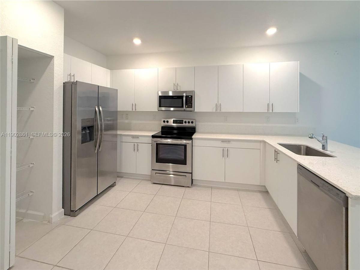 Townhouse for rent at 1060 SE 26th Terrace, Homestead, FL 33035