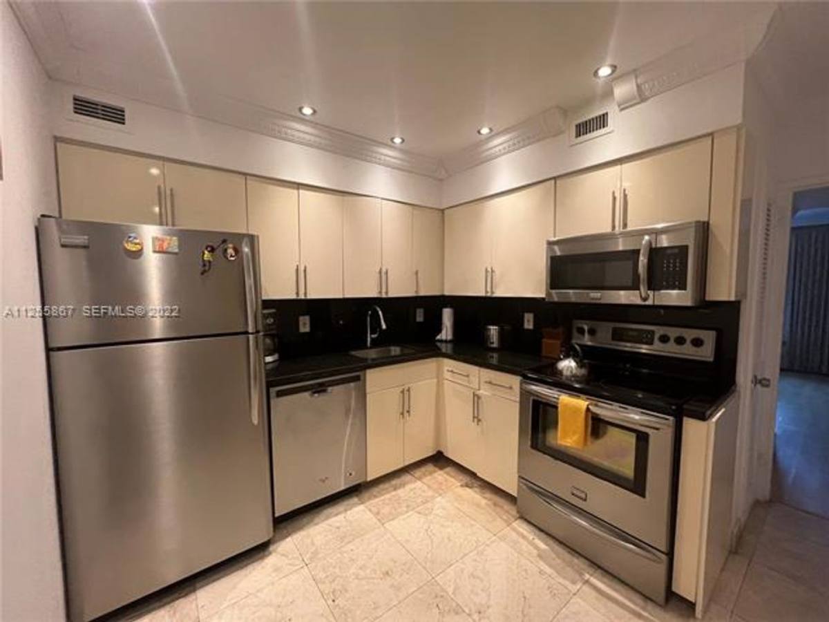 Apartment for rent at 5161 Collins Ave Appt, Miami Beach, FL 33140