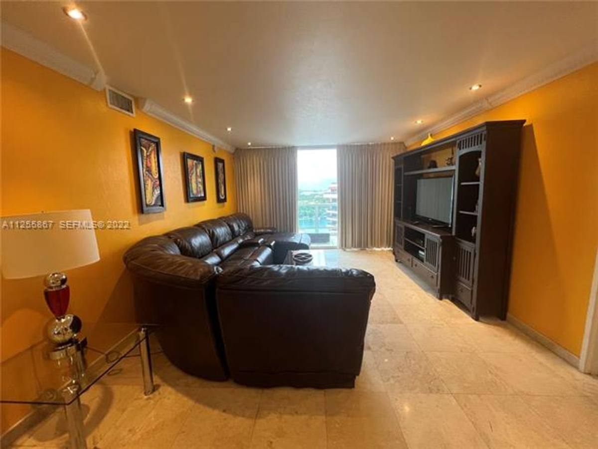 Apartment for rent at 5161 Collins Ave Appt, Miami Beach, FL 33140
