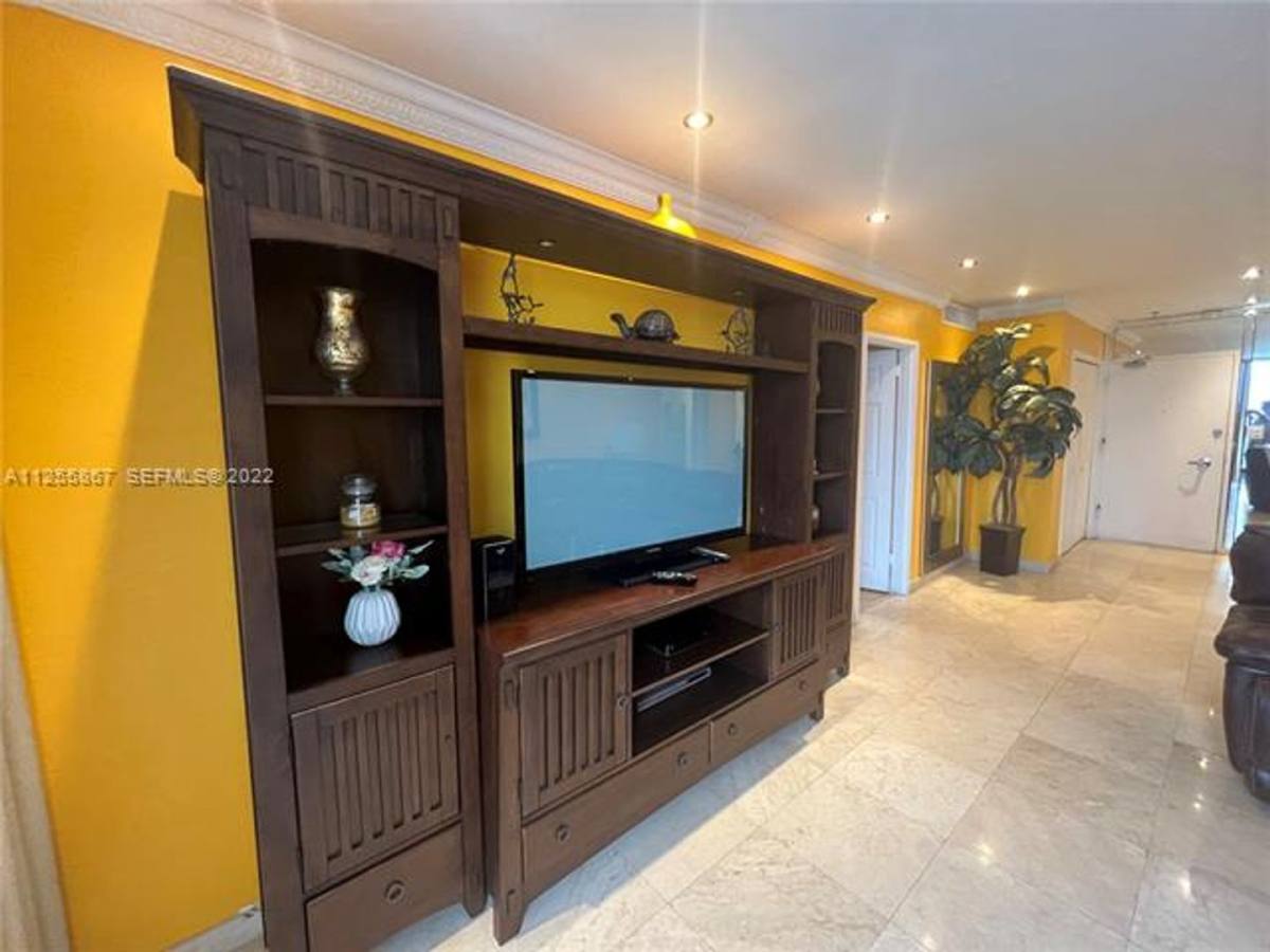 Apartment for rent at 5161 Collins Ave Appt, Miami Beach, FL 33140