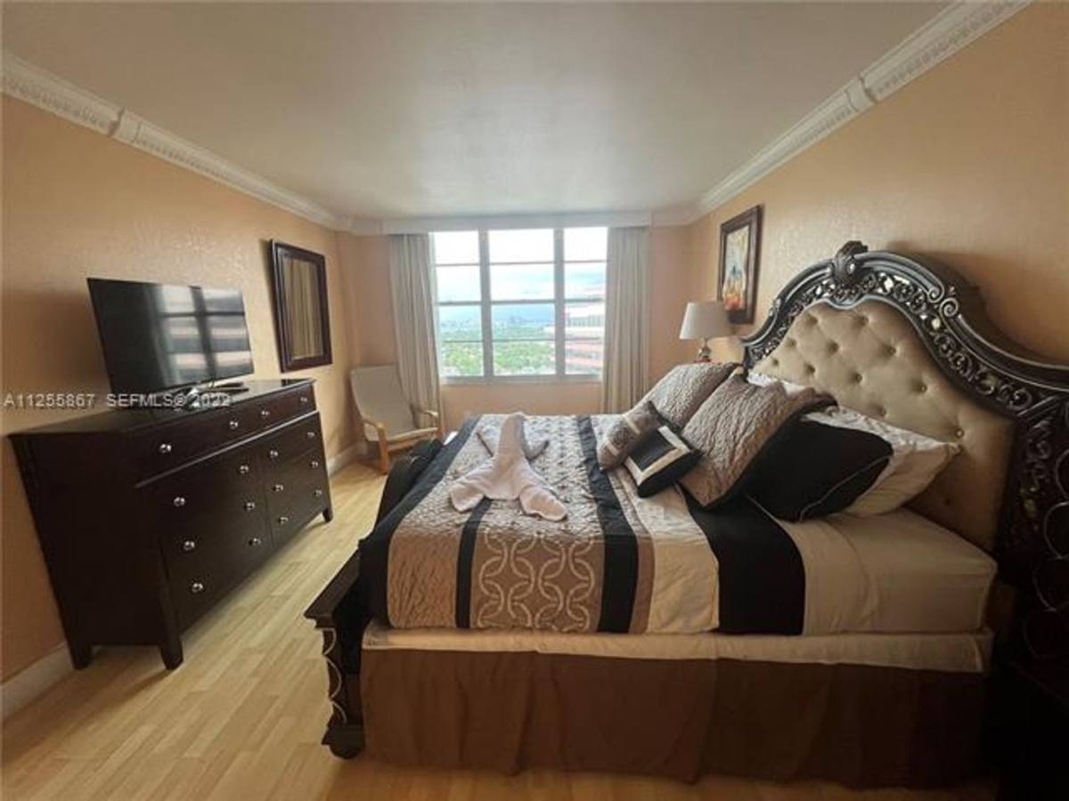 Apartment for rent at 5161 Collins Ave Appt, Miami Beach, FL 33140