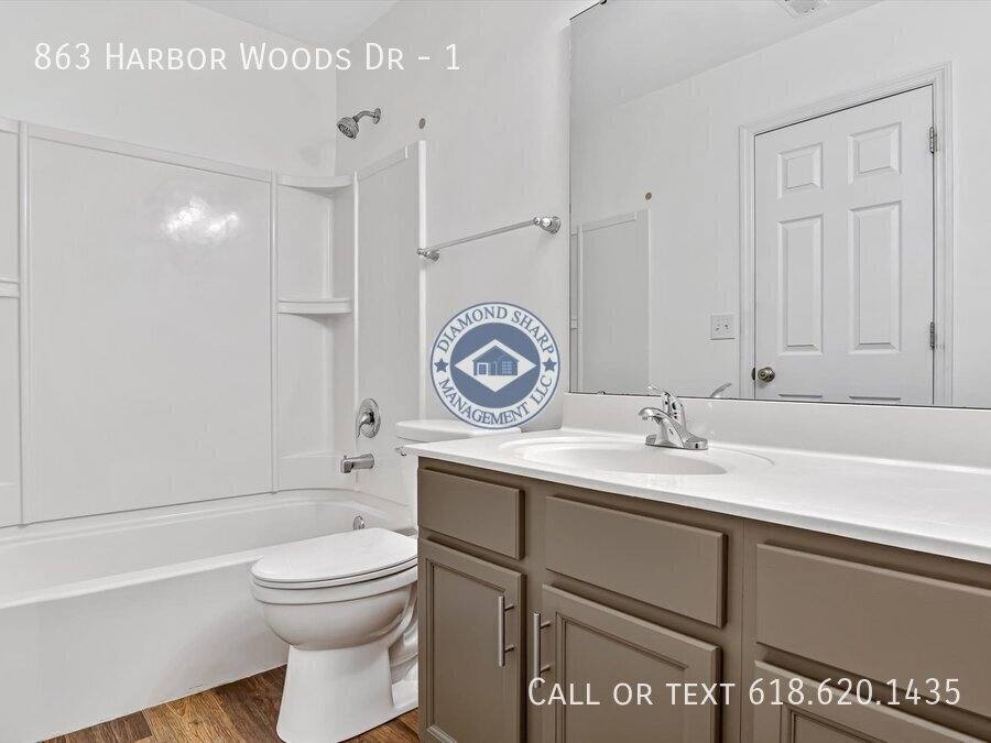 Townhouse for rent at 863 Harbor Woods Dr #1, Fairview Heights, IL 62208