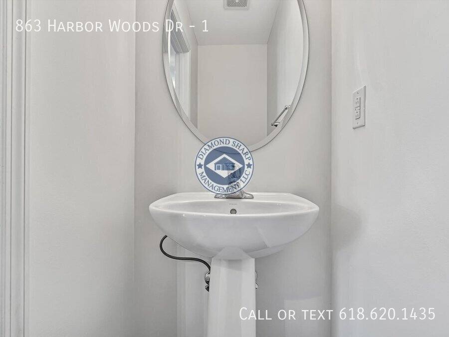 Townhouse for rent at 863 Harbor Woods Dr #1, Fairview Heights, IL 62208