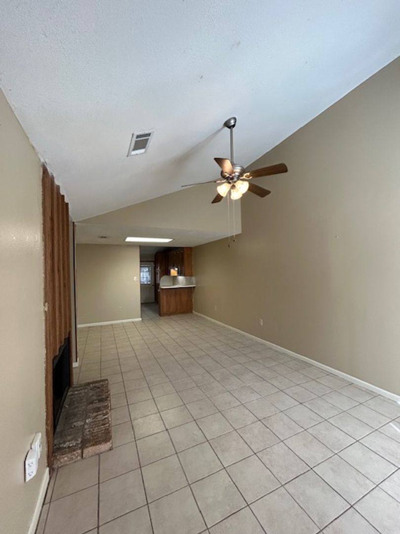 Apartment for rent at 12784 Brogdon, Baton Rouge, LA 70817