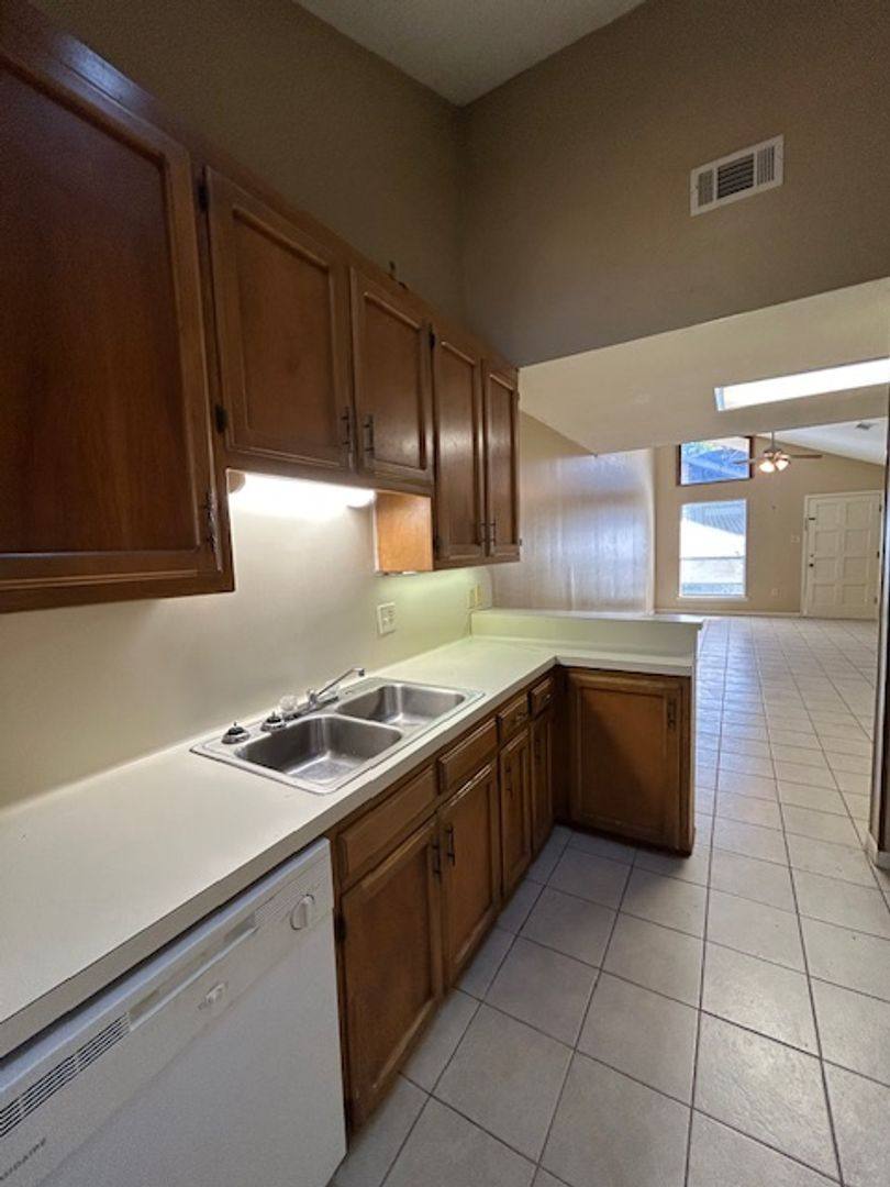 Apartment for rent at 12784 Brogdon, Baton Rouge, LA 70817