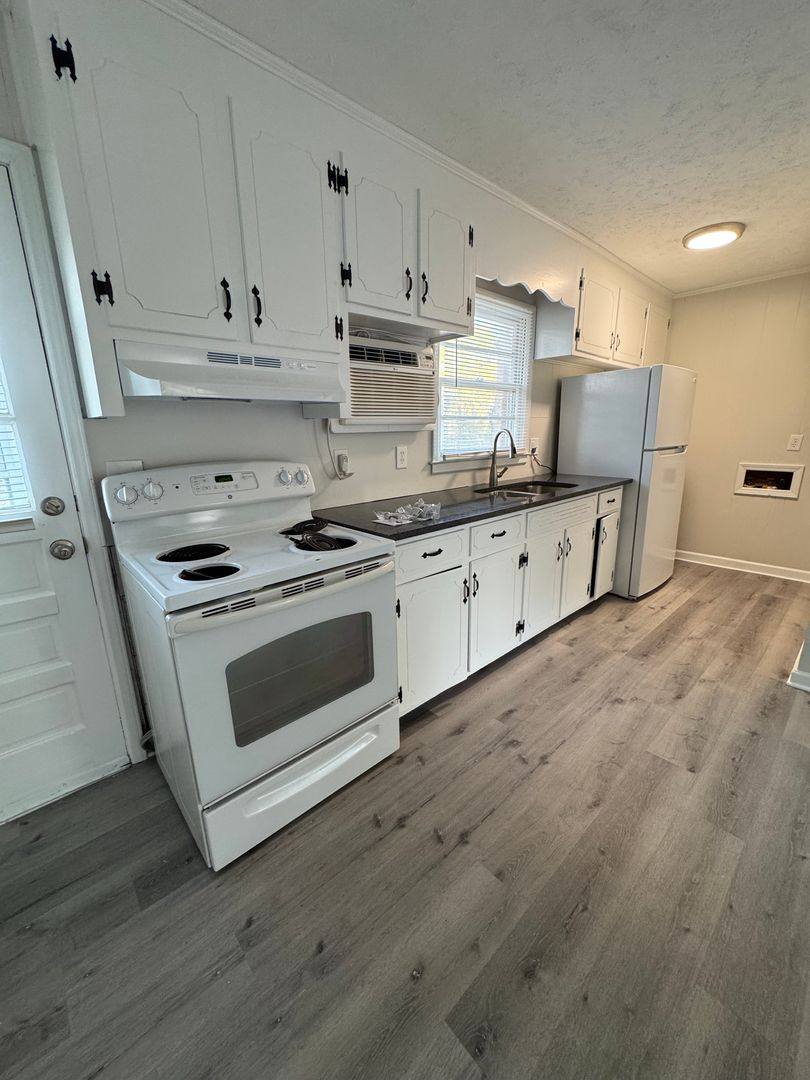 Apartment for rent at 301 McLeod St, Matthews, NC 28105
