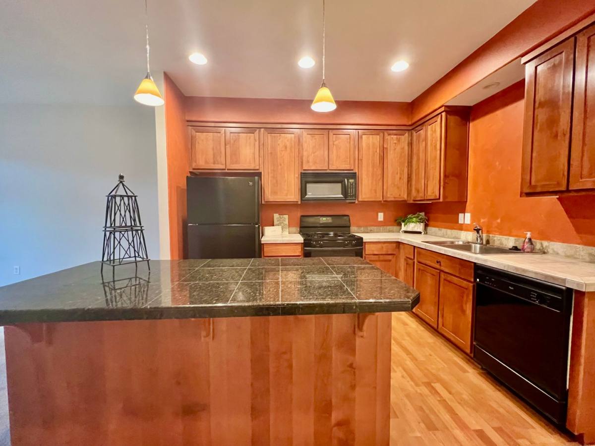 Townhouse for rent at 2534 NW 1st Dr, Gresham, OR 97030