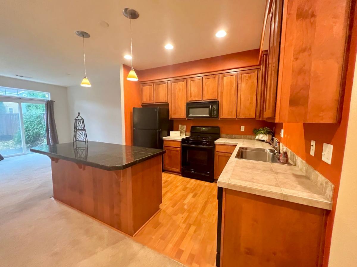 Townhouse for rent at 2534 NW 1st Dr, Gresham, OR 97030