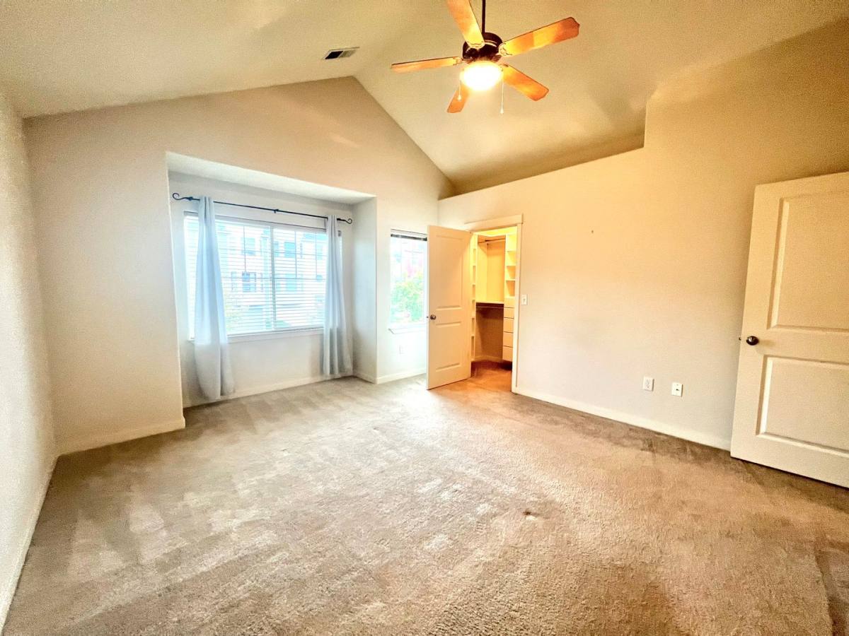Townhouse for rent at 2534 NW 1st Dr, Gresham, OR 97030