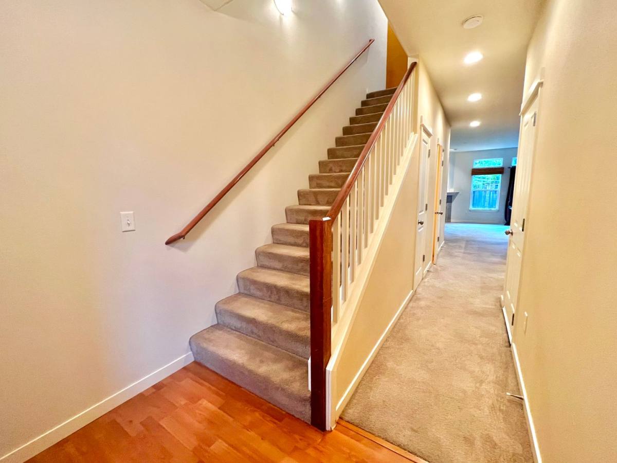 Townhouse for rent at 2534 NW 1st Dr, Gresham, OR 97030
