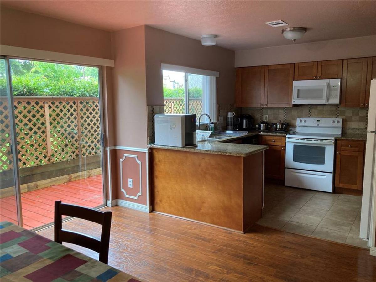 Townhouse for rent at 1839 Sherwood Forest St, Houston, TX 77043